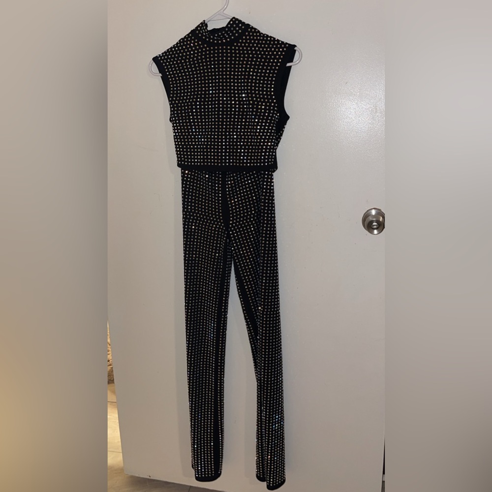 New! Never worn 2 piece crystals pants suit